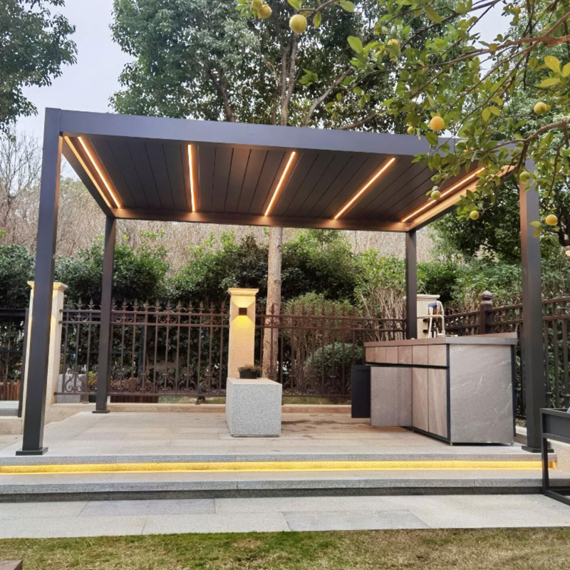 Pérgola motorizada con control remoto y persiana abatible operable