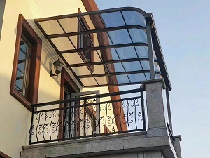 Toldo para patio de aluminio y policarbonato con techo exterior